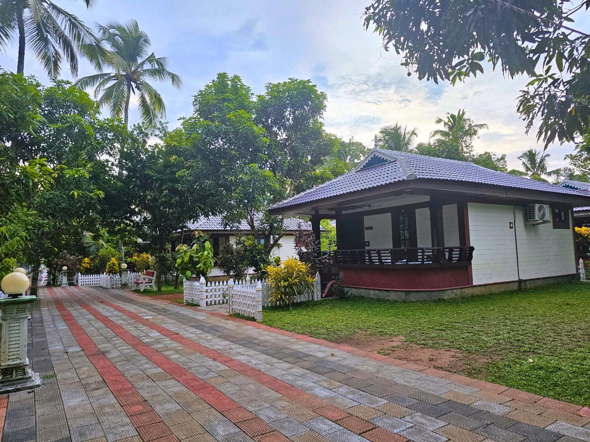 Leisure Valley Beach Resort Varkala Eksteriør bilde