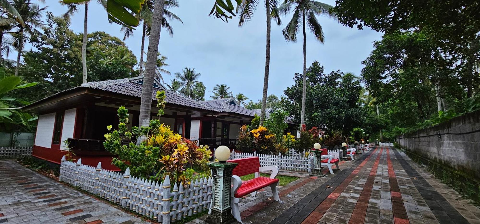 Leisure Valley Beach Resort Varkala Eksteriør bilde